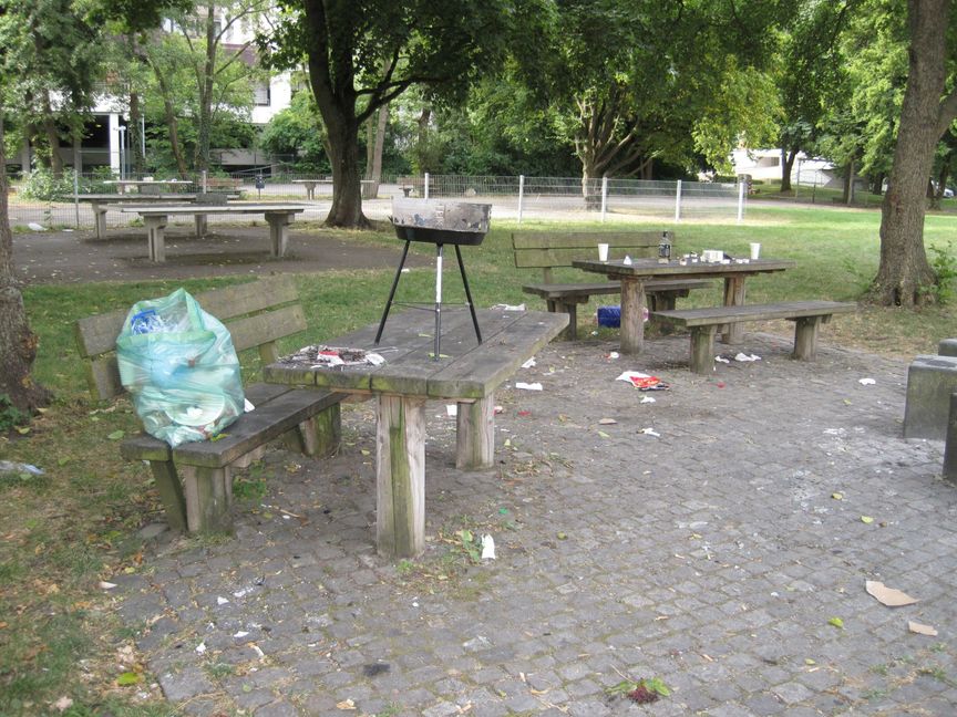 Mit der Kampagne #sifisparmit möchte die Stadt Sindelfingen die Bürger für das Thema Sauberkeit sensibilisieren und aufklären, wie Müll allgemein vermieden werden kann. Vor allem auf den Grillplätzen wird häufig illegal Müll entsorgt. Unser Archivbild zeigt einen Grillplatz am Goldberg.     Bild: Wagner/A