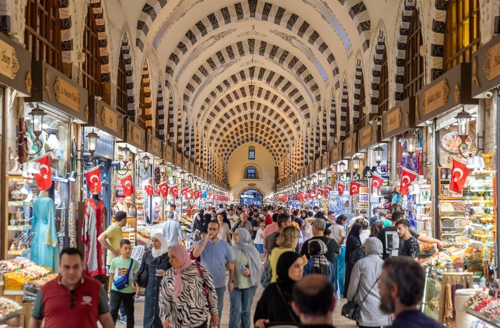 Die Preise mancher Grundnahrungsmittel in der Türkei – hier im Bild der Ägyptenbasar in Istanbul – haben sich seit dem vergangenen Jahr verdreifacht.