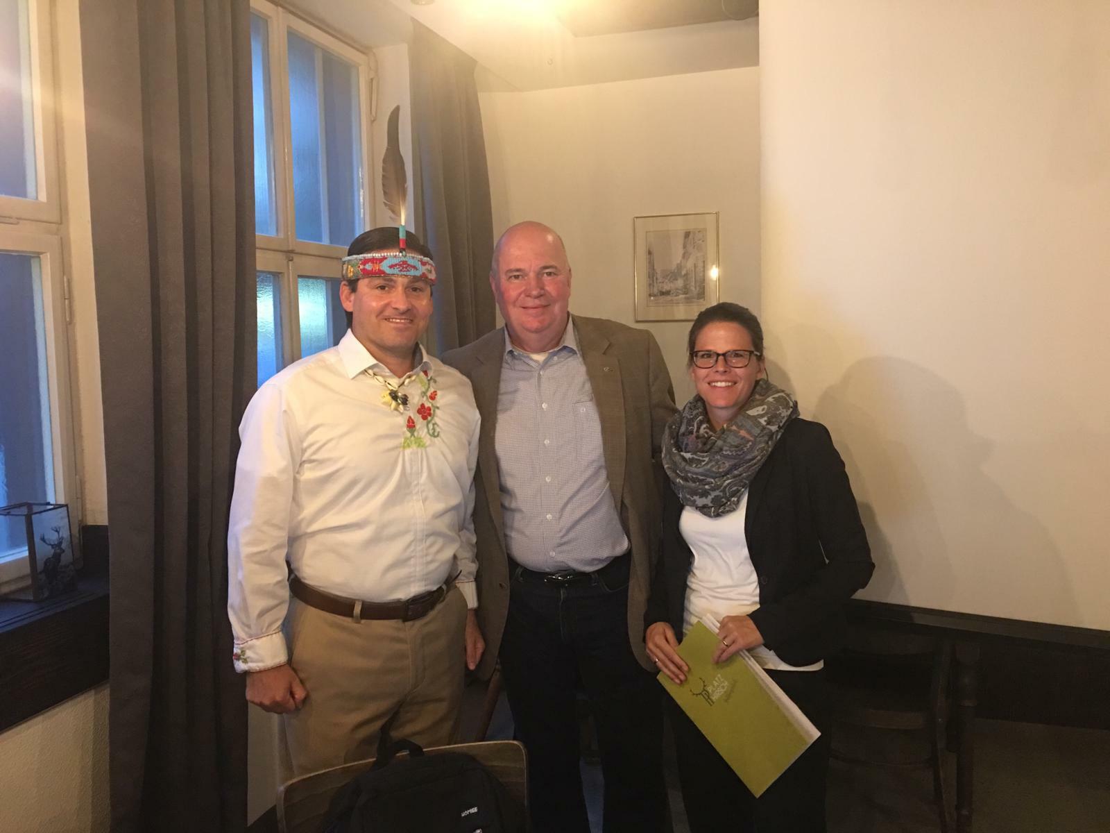 Chief David Taylor, Rotary-Präsident Ralf Jochen Schmid, Clubsekretärin Bettina Iffland-Zinser
