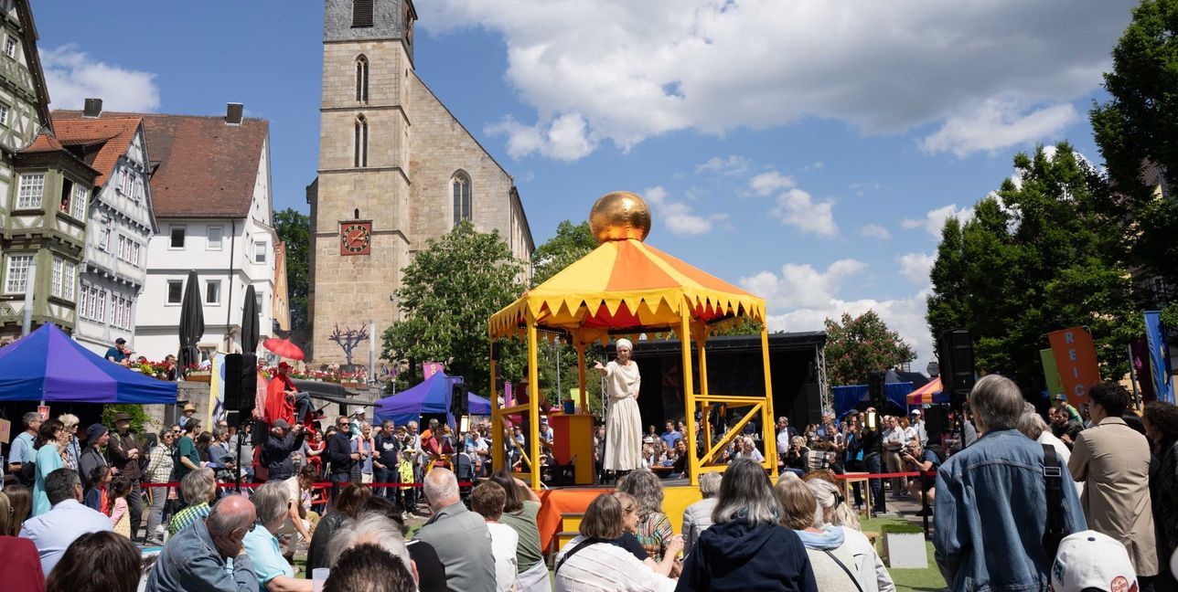 Der Marktplatz verwandelte sich in eine große Theater- und Erlebniswelt.