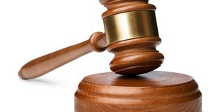 Das Gericht befindet darüber, ob eine Anklage gerechtfertigt ist und welche Strafe dafür gegebenenfalls in Frage kommt.