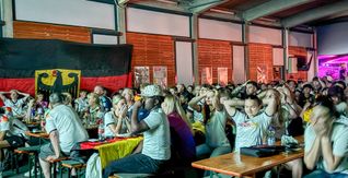 Im Böblinger Bootshaus war die Enttäuschung nach dem verlorenem Elfmeterschießen der deutschen Mannschaft gegen Paraguay mit Händen zu greifen.