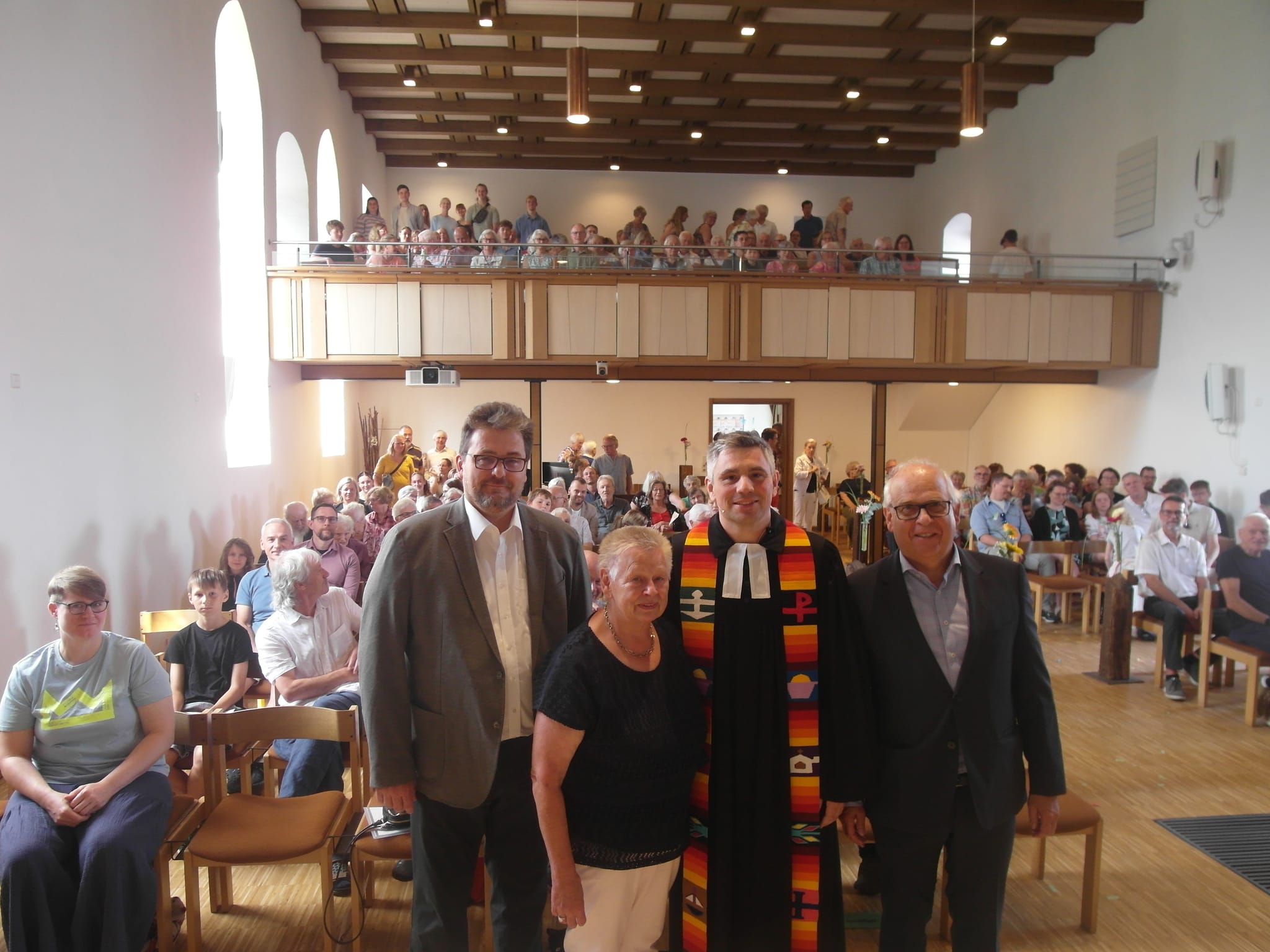 Dekan Markus Frasch, Kirchengemeinderatsvorsitzende Brigitte Stegmaier, Pfarrer Manuel Spohn, Kirchengemeinderatsvorsitzender Hans-Ulrich Groß (von links).