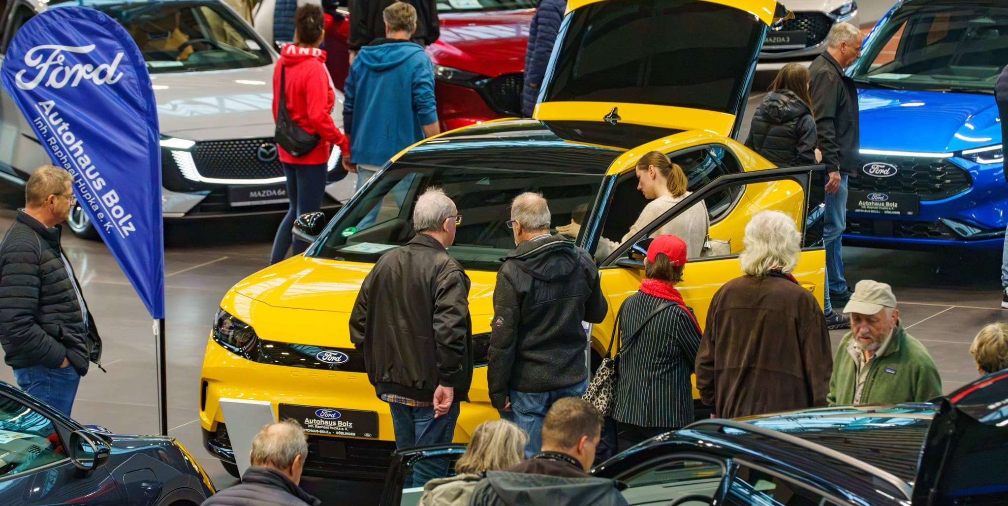 Großer Besucherandrang beim Autosalon im Sindelfinger Glaspalast.