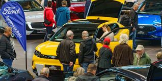 Großer Besucherandrang beim Autosalon im Sindelfinger Glaspalast.