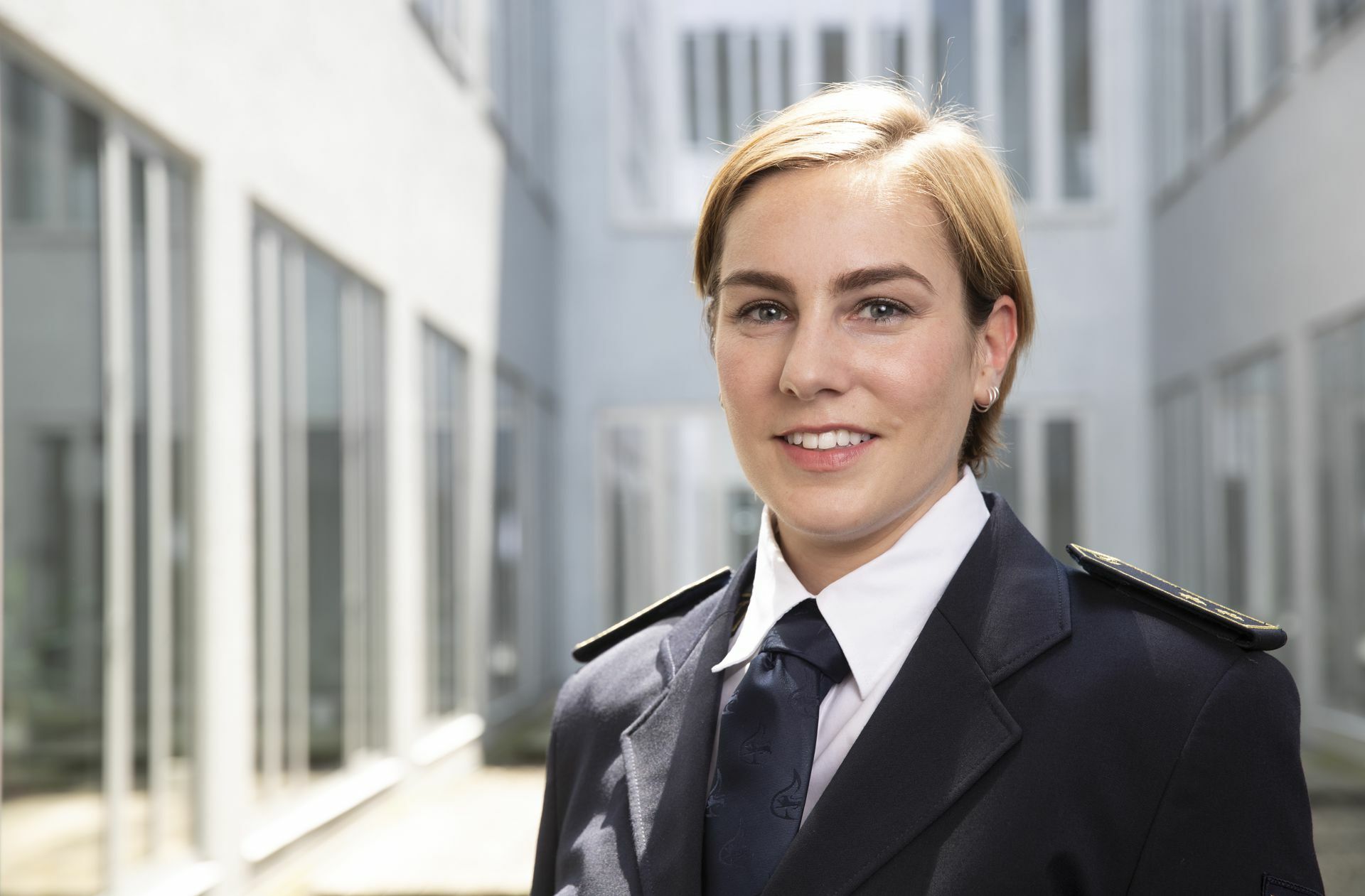 Die Berufung zum Beruf gemacht hat Charlotte Ziller. Sie ist Kreisbrandmeisterin und damit Amtsleiterin im Landkreis Biberach. Foto: Landratsamt Biberach