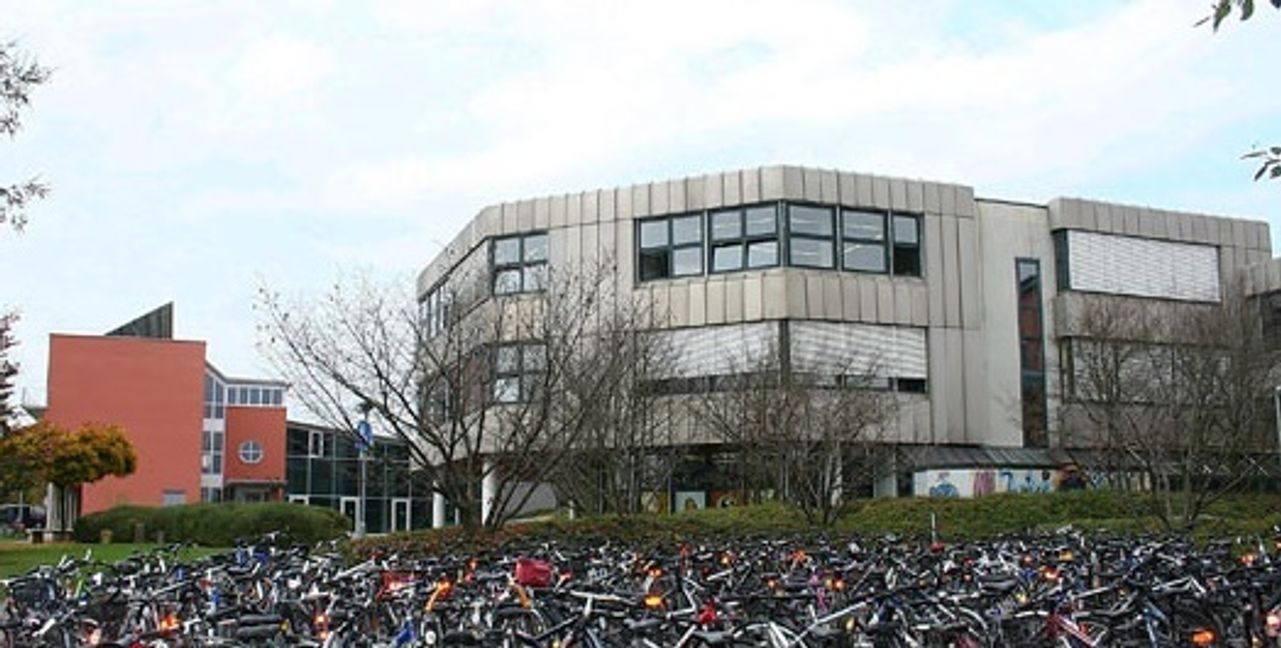 Das Schönbuch-Gymnasium wird immer wieder von Vandalen heimgesucht. Dem will die Stadt jetzt mit einem Überwachungssystem den Riegel vorschieben. Bild: Hamann