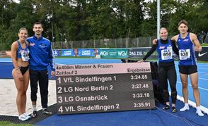 Mit der 4x400-m-Mixed-Staffel des VfL Sindelfingen gewinnt Constantin Preis bei der Einweihung des Floschenstadions im Jahr 2024 seine letzte Deutsche Meisterschaft. Das SZ/BZ-Bild zeigt die Gold-Staffel (von links): Lisa Hartmann, Constantin Preis, Jessica-Bianca Wessolly und Alexander Stepanov.