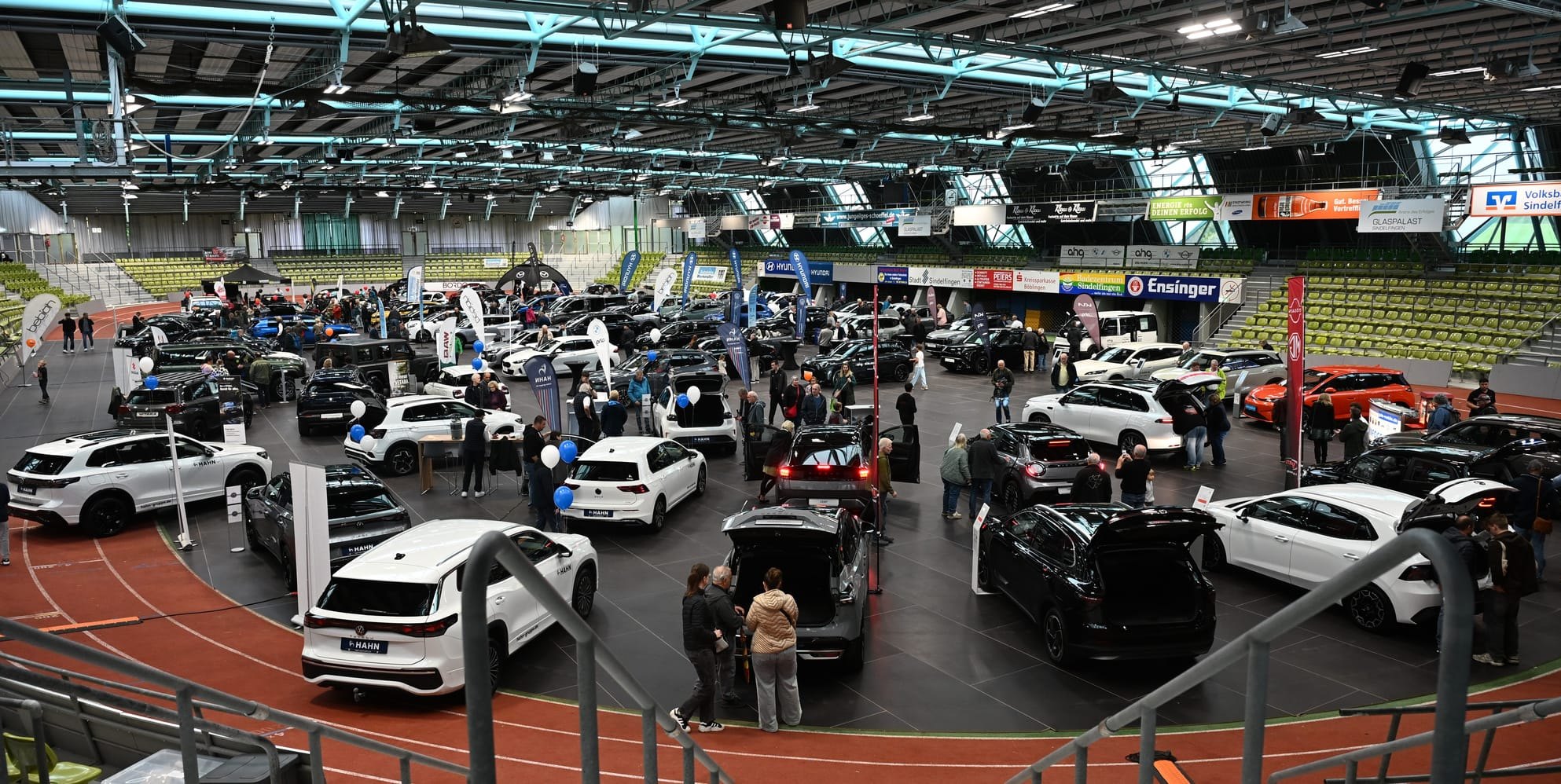 Der Autosalon im Sindelfinger Glaspalast und mit über 20 Marken gut bestückt und an beiden Tagen gut besucht.