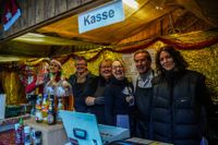 Kerzen, Mandeln und Tannenduft beim Böblinger Adventszauber.