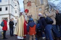 Kerzen, Mandeln und Tannenduft beim Böblinger Adventszauber.