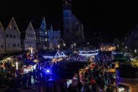Kerzen, Mandeln und Tannenduft beim Böblinger Adventszauber.