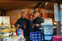 Kerzen, Mandeln und Tannenduft beim Böblinger Adventszauber.