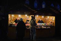 Kerzen, Mandeln und Tannenduft beim Böblinger Adventszauber.