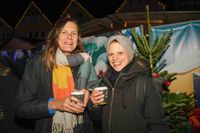 Kerzen, Mandeln und Tannenduft beim Böblinger Adventszauber.