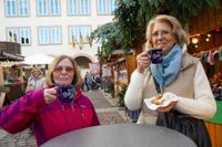 Kerzen, Mandeln und Tannenduft beim Böblinger Adventszauber.