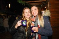 Kerzen, Mandeln und Tannenduft beim Böblinger Adventszauber.
