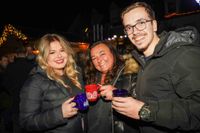 Kerzen, Mandeln und Tannenduft beim Böblinger Adventszauber.