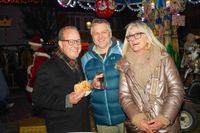 Kerzen, Mandeln und Tannenduft beim Böblinger Adventszauber.