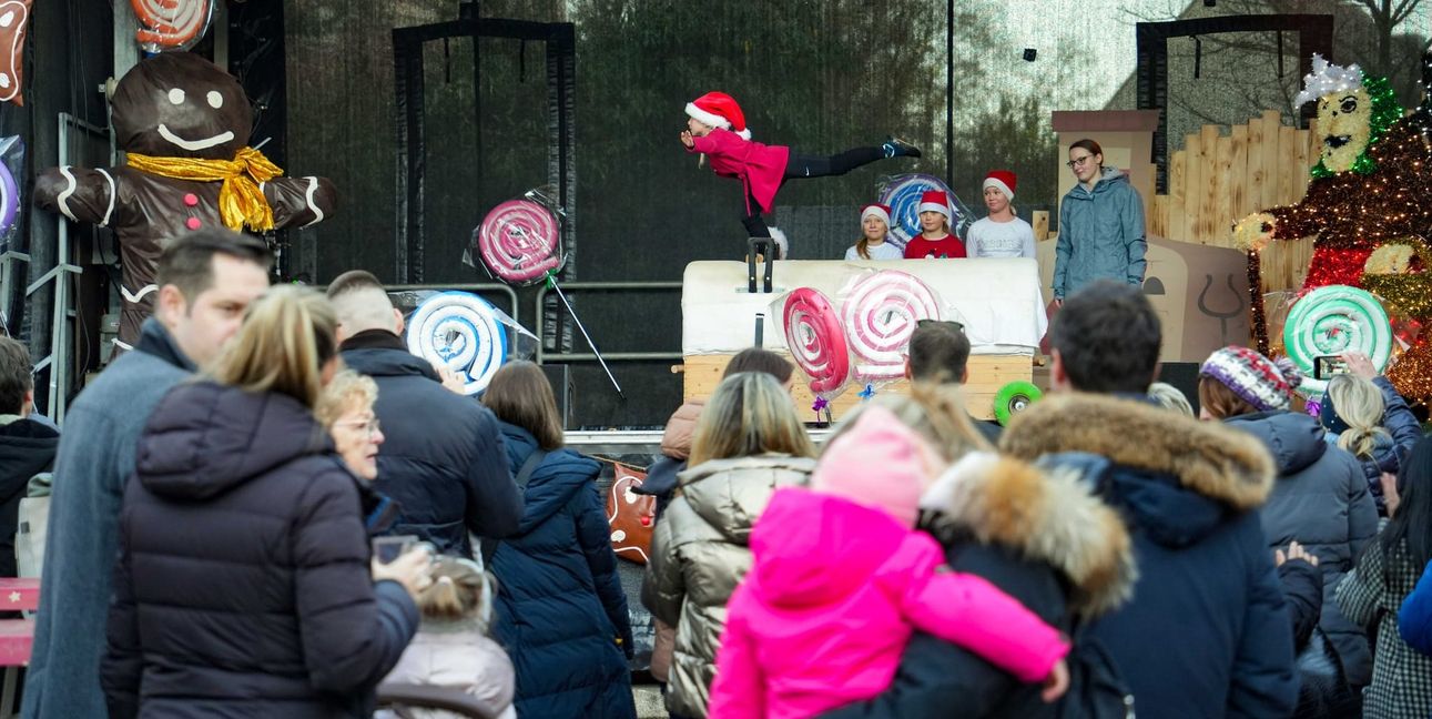 Kerzen, Mandeln und Tannenduft beim Böblinger Adventszauber.