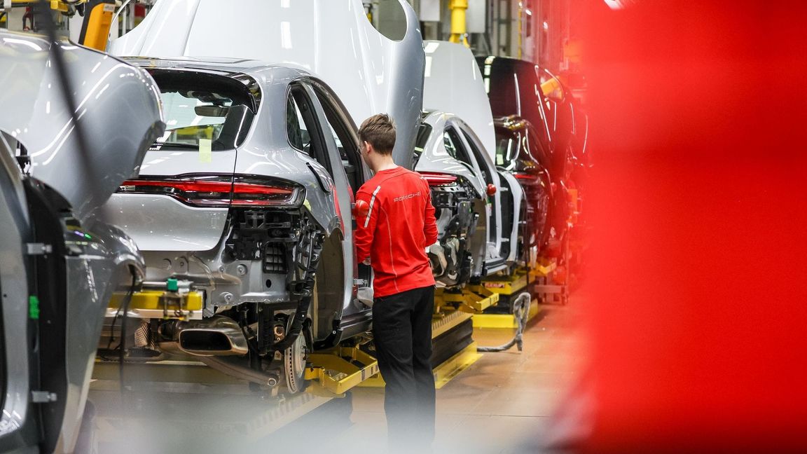 Der Auftragsbestand in der deutschen Industrie wächst - dank einer Erholung in der Autobranche. (Archivbild)