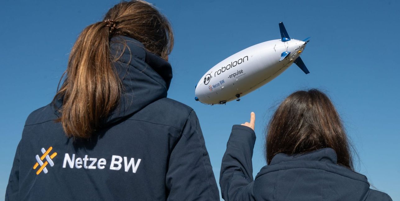 Da oben fliegt das Luftschiff über dem Gelände des Modellflugvereins Böblingen. Bild: Fuchs