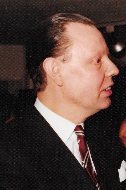 Der Unternehmer und Kunstsammler Diethelm Lütze 1983 bei einer Vernissage in Sindelfingen. Bild: Archiv P. Bausch