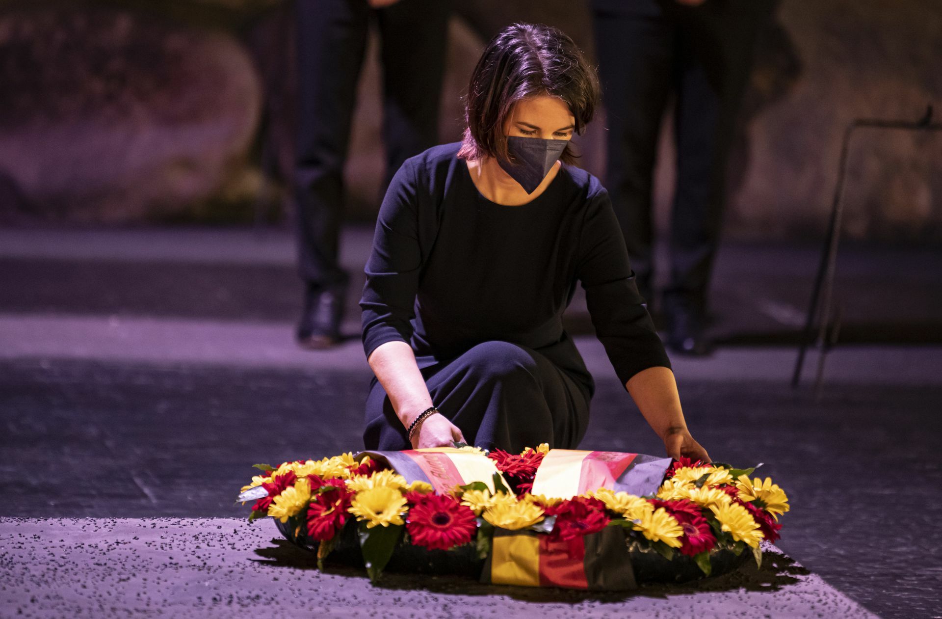 Außenministerin
Annalena Baerbock legt einen Kranz nieder bei der Holocaust-Gedenkstätte Yad Vasheem in Jerusalem