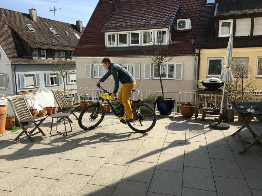 Der Trackstand geht auch auf der Terrasse.