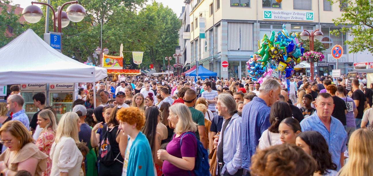 Auf dem 45. Internationalen Straßenfest in Sindelfingen war es so voll wie noch nie. Über 80 000 Besucher waren allein am Samstag da, mindestens 30 000 am Freitagabend. Bild: Dettenmeyer