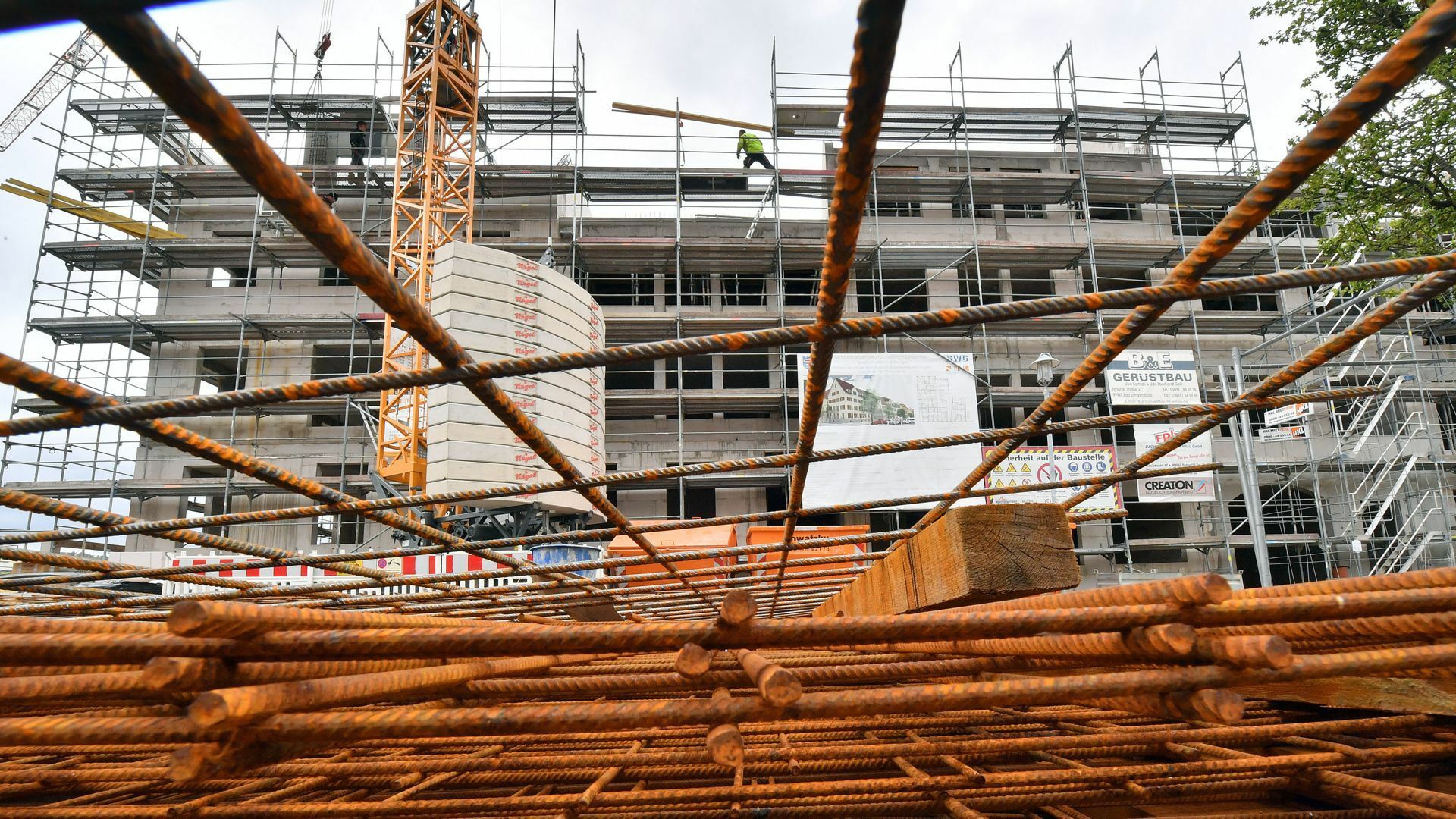Sozialer Wohnungsbau muss nicht immer Neubau beinhalten.    Foto: dpa/Martin Schutt