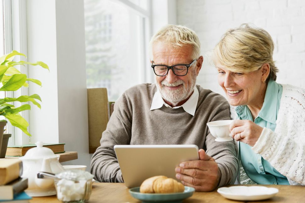 Mit smarter Technik sind Senioren in den eigenen vier Wänden bestens abgesichert – das bietet ihnen und ihren Angehörigen ein gutes Gefühl. (Foto: epr/Fotolia)