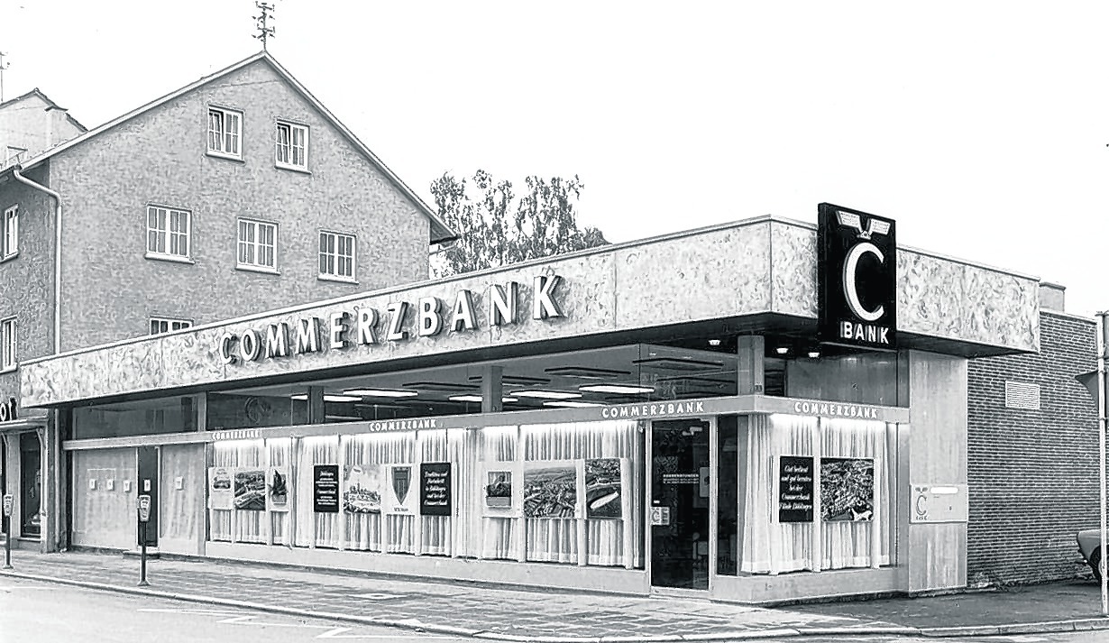Ein Foto aus dem Archiv der Commerzbank: So sah die Filiale in Böblingen an der Ecke Bahnhofstraße/Olgastraße bei der Eröffnung im Jahr 1968 aus. Bild: z