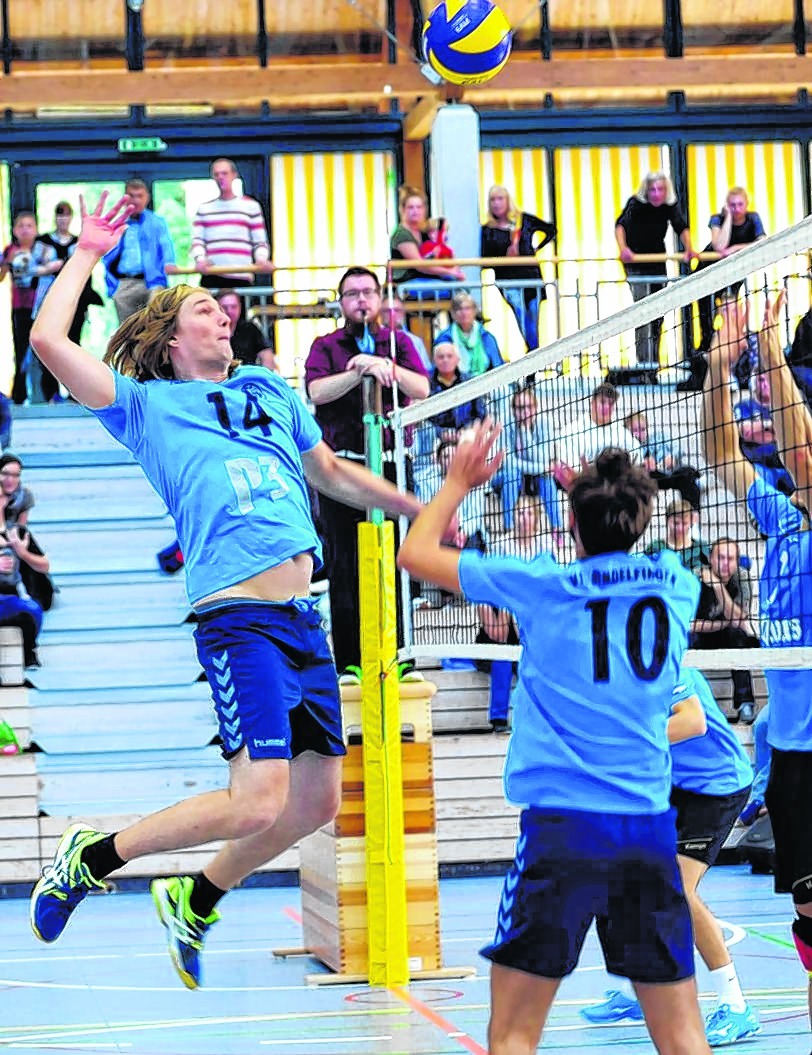 Nico Dworschak (links) und der VfL Sindelfingen haben die ersten Punkte in der Regionalliga auf dem Konto.  Bild: automotorart/A