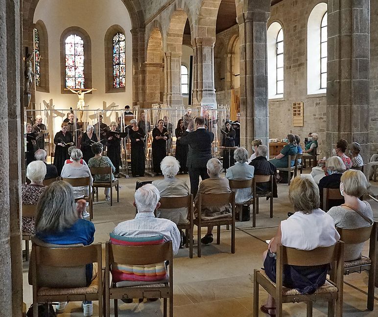 Cantus Stuttgart bei der Orgelmusik am Abend in der Martinskirche. Bild: Heiden