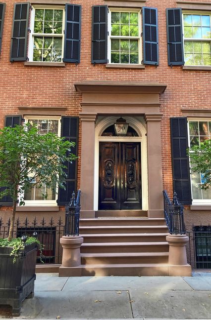 Im Souterrain von Willow Street  70 lebte der Schriftsteller Truman Capote von 1955 bis 1965.