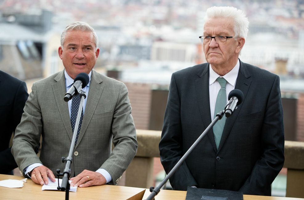 2021 verkünden Winfried Kretschmann (Grüne) und Thomas Strobl (CDU) die Neuauflage der grün-schwarzen Koalition.