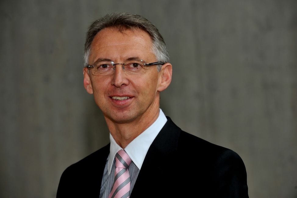 Auch Sindelfingens Erster Bürgermeister Christian Gangl ist derzeit vorsichtshalber in häuslicher Isolation. Bild: Stampe/A