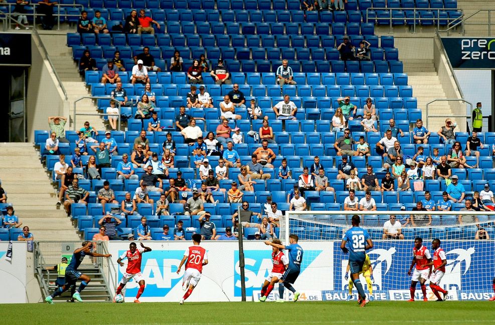 Auf der Tribüne des Sinsheimer Stadions ist nicht viel los.
 Foto: imago/