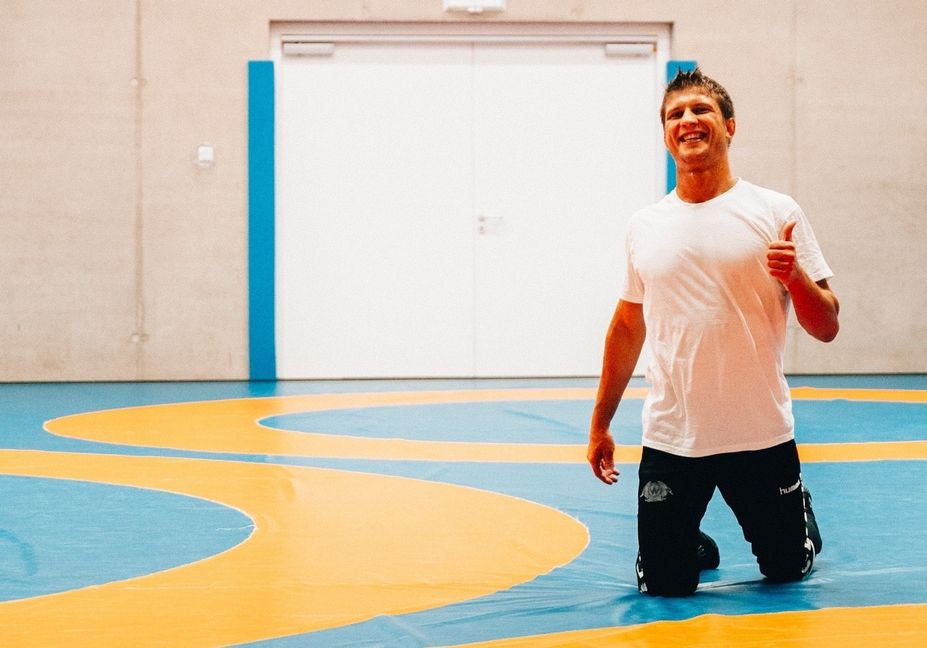 Daumen hoch, Olympia bleibt ein Traum.      Bild: z