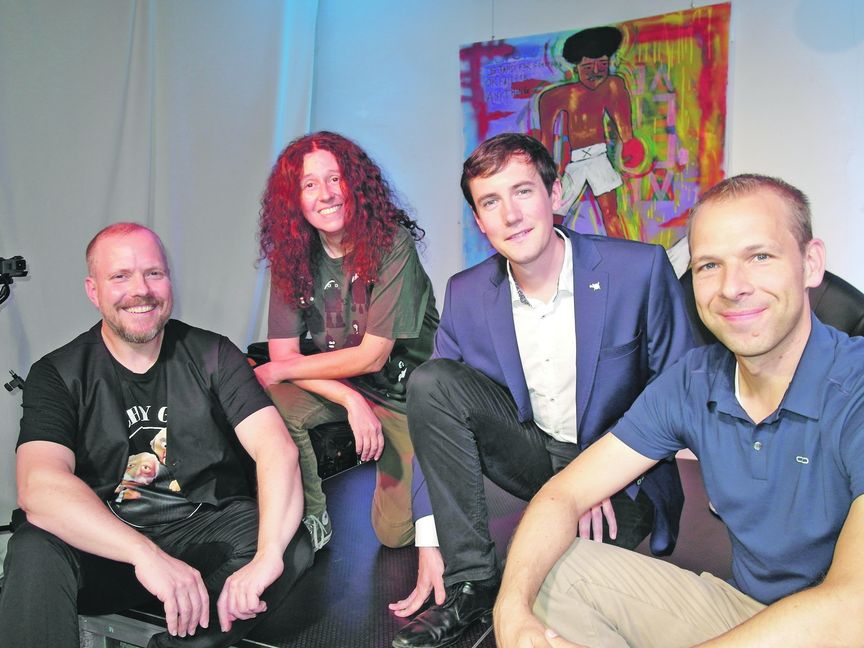 Steffen Volkmer mit seinen Gesprächspartnern Claudia Kern, Jan Georg Plavec und Helge Thun (von links). Bild: Staber
