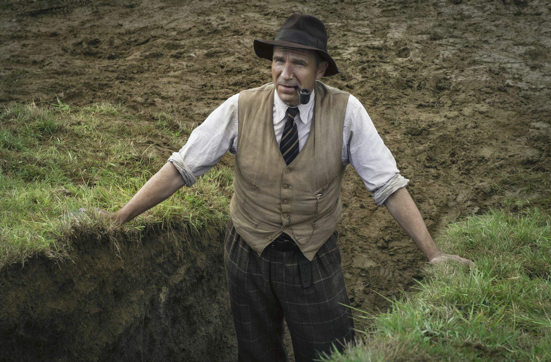 „Die Ausgrabung“: Ralph Fiennes Foto: Netflix/Larry Horricks