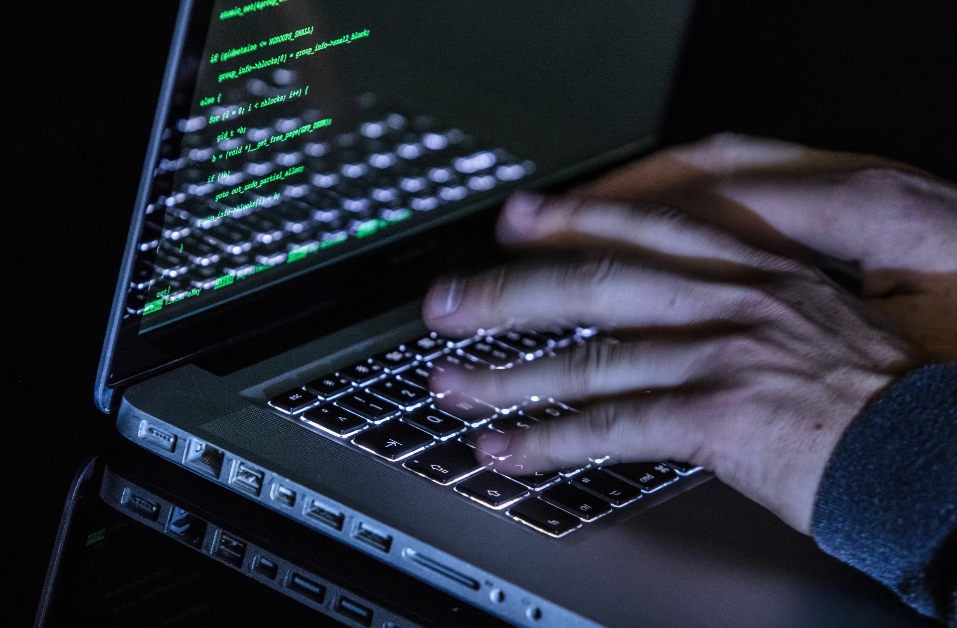 Immer wieder gelingt es Hackern, sich Zugriff zu Daten von Wählern oder Politikern zu verschaffen – und dadurch Einfluss auf den Wahlkampf zu nehmen.
