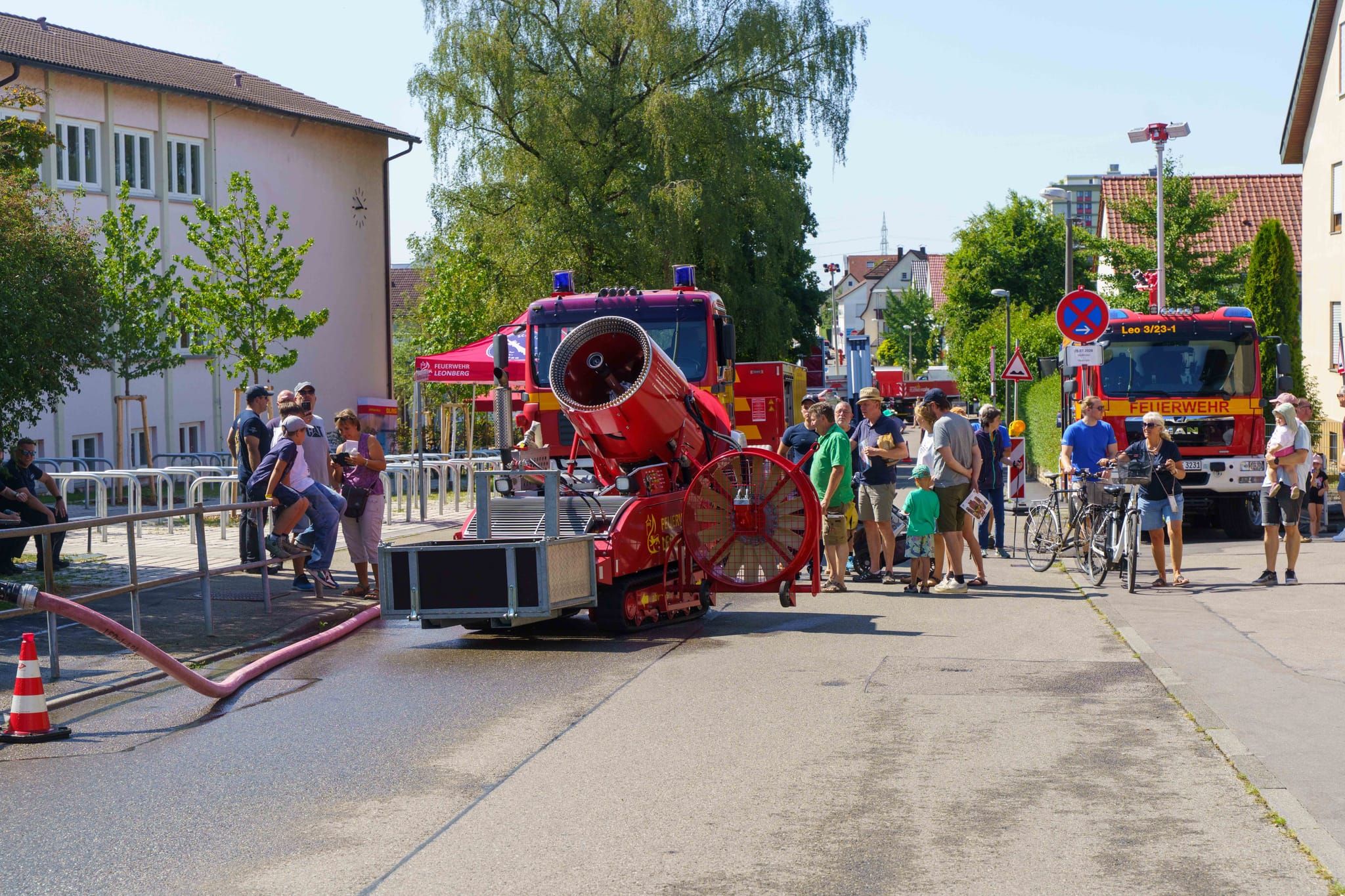 Impressionen von der Blaulichtmeile beim Jubiläumswochenende der Freiwilligen Feuerwehr Maichingen.
