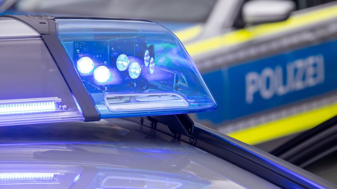 Die Polizei reagiert auf Israels Angriff gegen den Iran. (Symbolbild)
