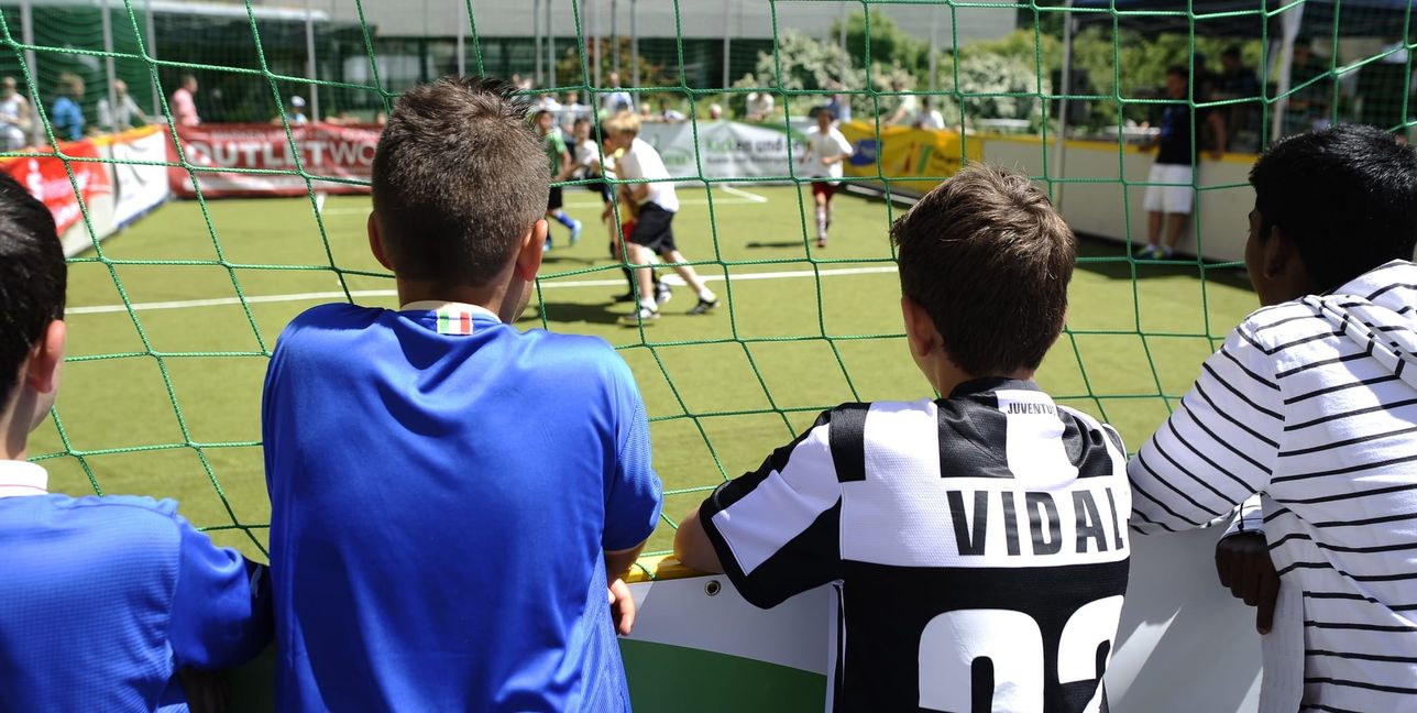 Auch als Zuschauer ist man beim Street Soccer Cup in Sindelfingen hautnah dabei. Bild: Russky