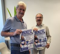 Jürgen Schuhmann (links) und Gerd Körber möchten mit einem Benefizspiel Geld für Thomas Oberdorfer sammeln.