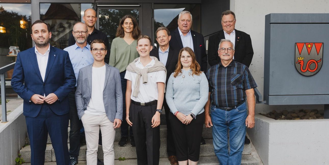 Der neu gewählte Dagersheimer Ortschaftsrat. Hinten (von links): Tobias Kaatze, Jahn Wichert, Simone Otto, Arthur Bamberger, Jürgen Kienle und Frank Wolf, vorne (von links): Ortsvorsteher Hendrik Queck, Tim Göhner, Tim Klotz, Léa-Rachel Löffler und Rainer Löffler.