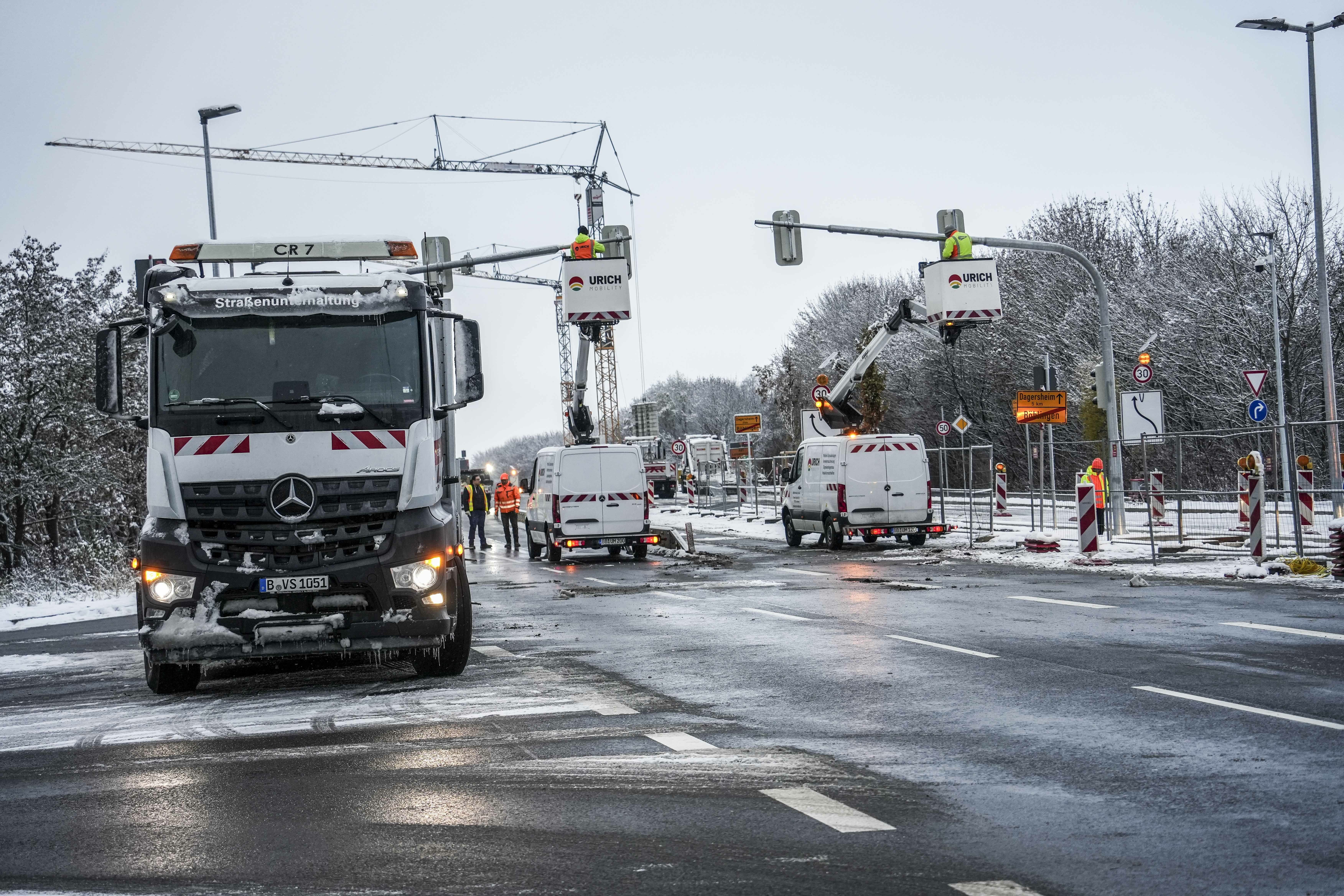 Letzte Arbeite an der Palna-Kreuzug. Seit Montagmorgen ist die Kreuzung wieder frei befahrbar. Bild: Dettenmeyer