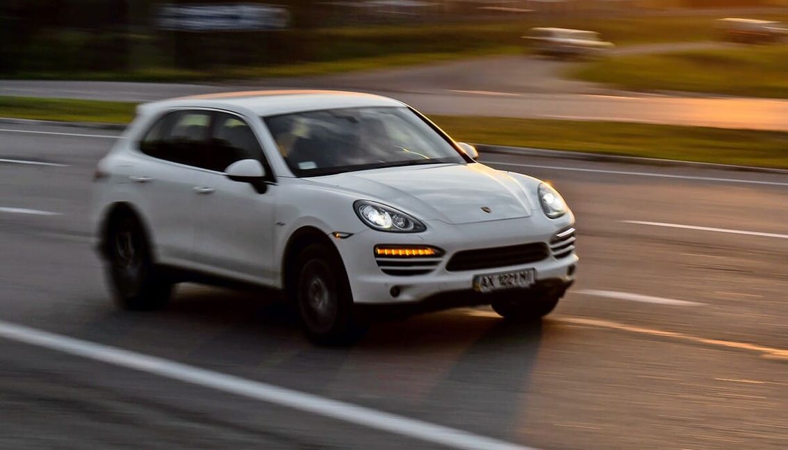 Der Geschäftsmann fuhr einen Porsche Cayenne (Symbolfoto).
